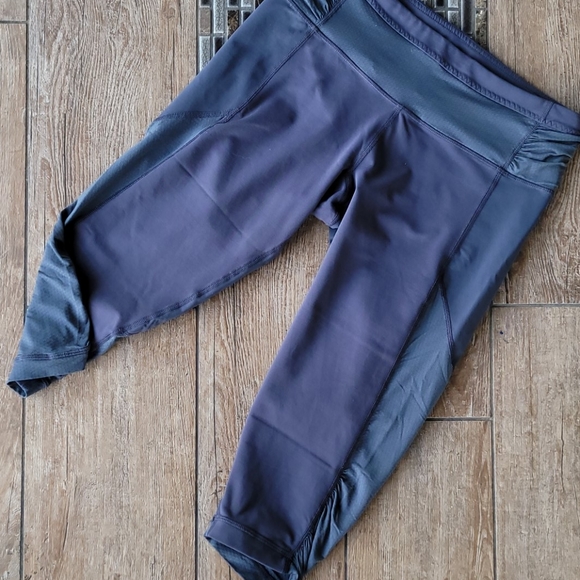 LULULEMON COMPRESSION CROPS - Picture 4 of 6